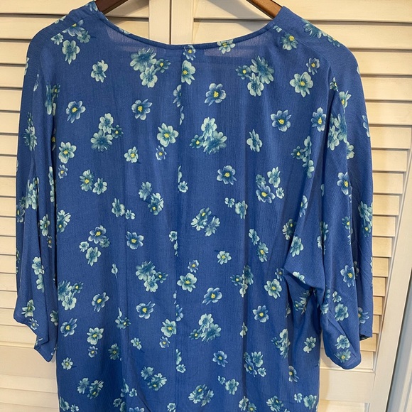 LUG Blue Floral Blouse NWT Size XL - Picture 4 of 5